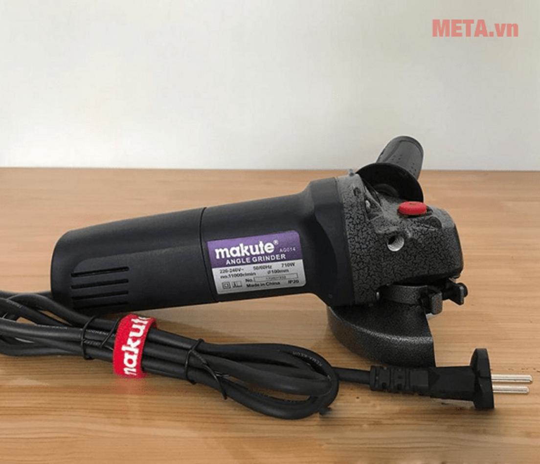 Công suất 710W giúp máy mài góc Makute AG014 xử lý tốt công việc hằng ngày.