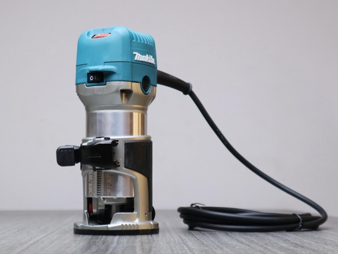 Công suất 710W giúp máy vận hành ổn định và hiệu quả