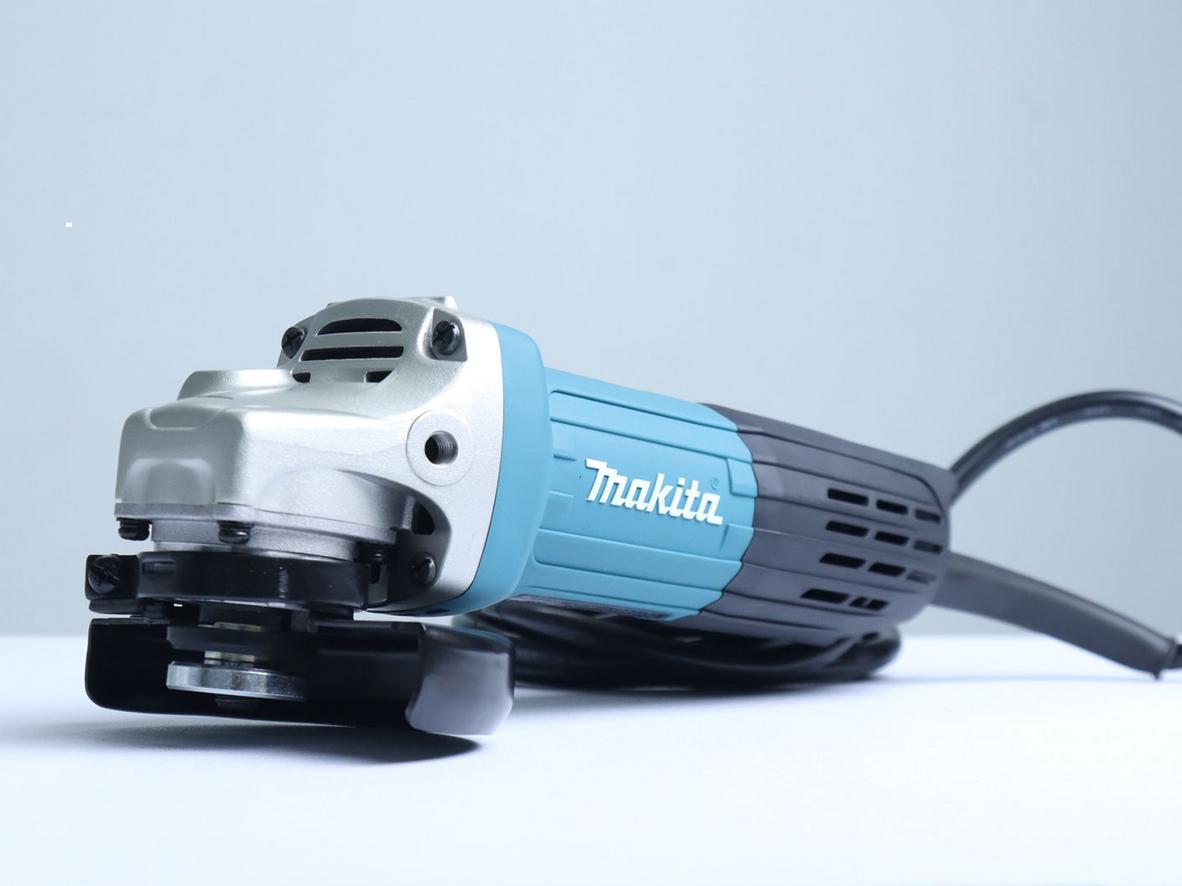 Công suất 720W cho khả năng mài cắt ổn định