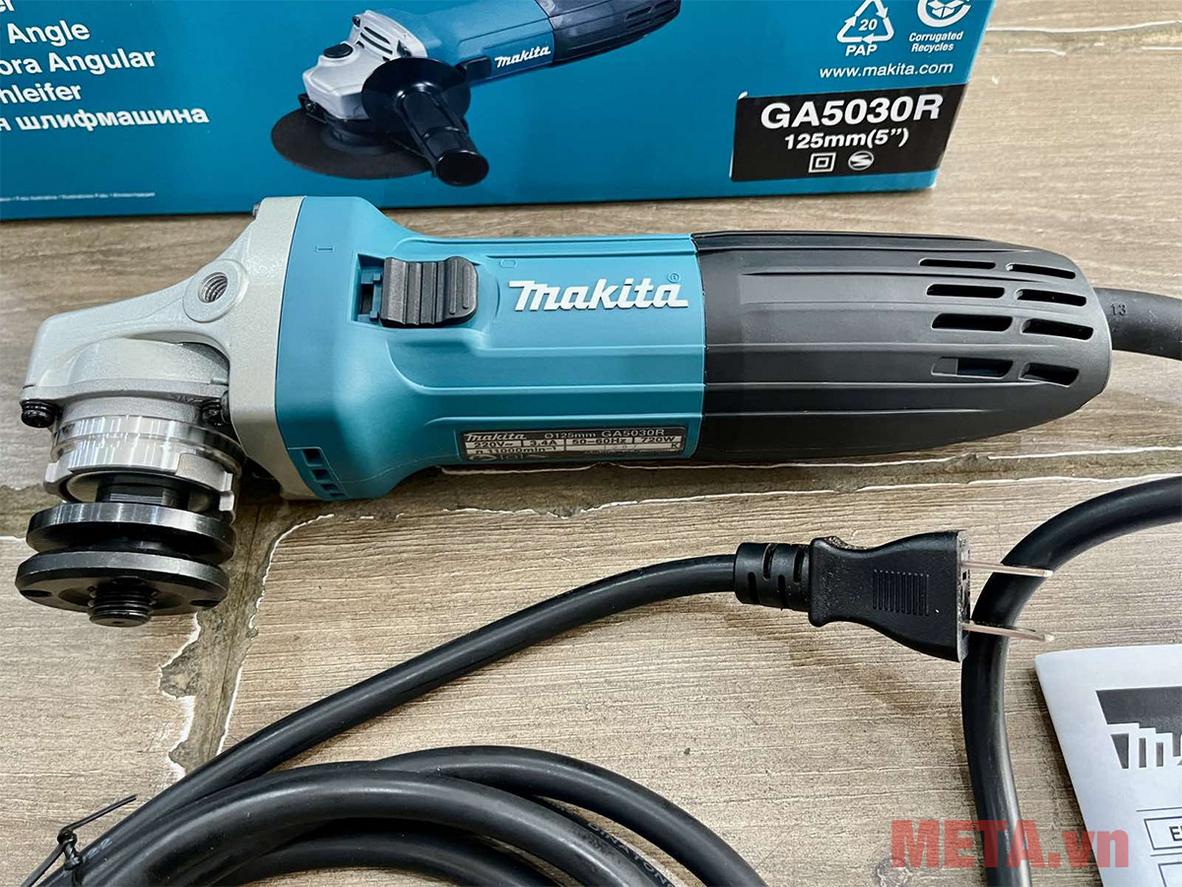 Công suất 720W cho hiệu suất mài cắt ổn định.