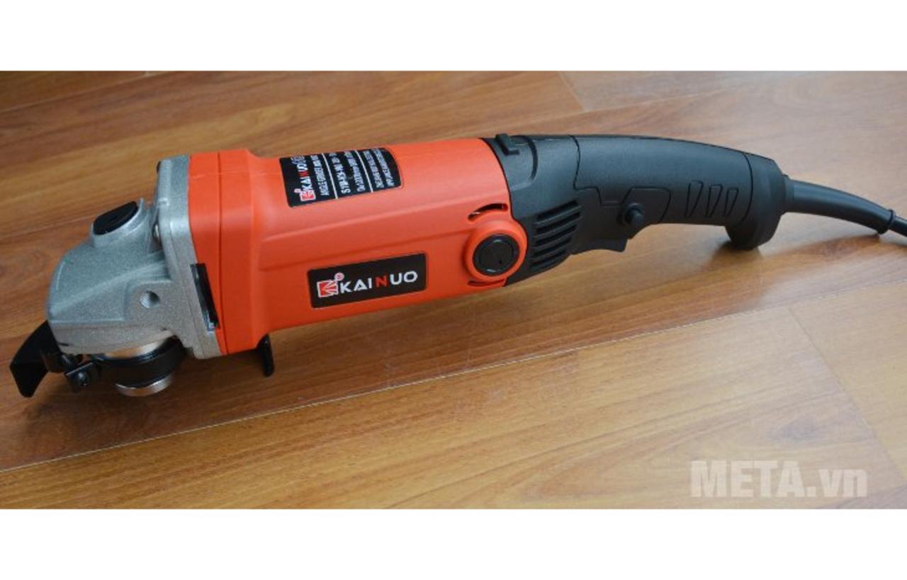 Công suất 860W hỗ trợ mài cắt nhanh và ổn định.
