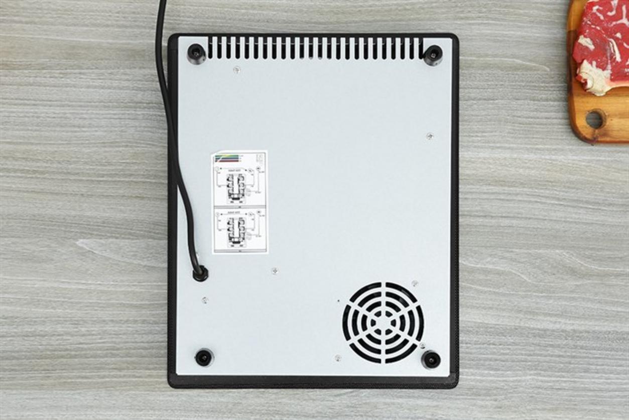 Điều khiển cảm ứng 9 mức công suất và vùng nấu Ø22cm.