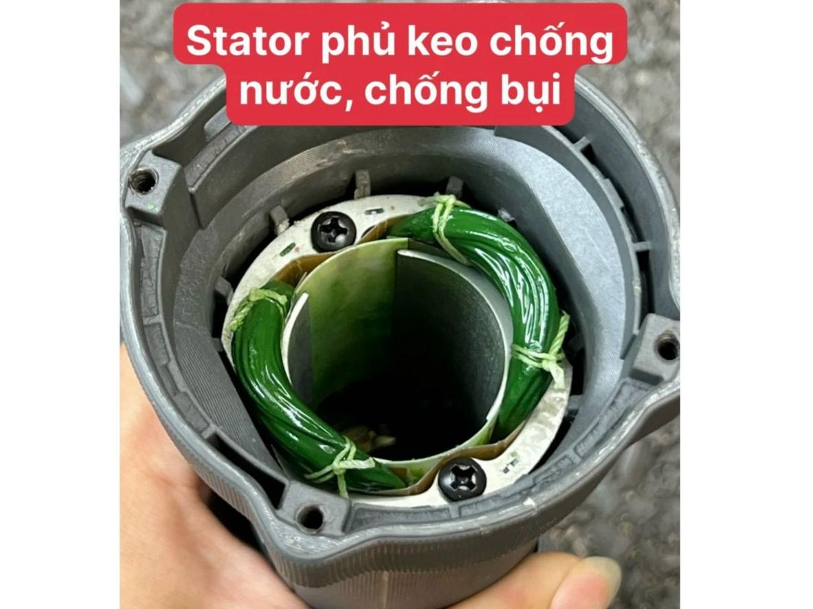 Sức mạnh 980W và tốc độ 11.000 vòng/phút cho công việc mài cắt nhanh hơn.