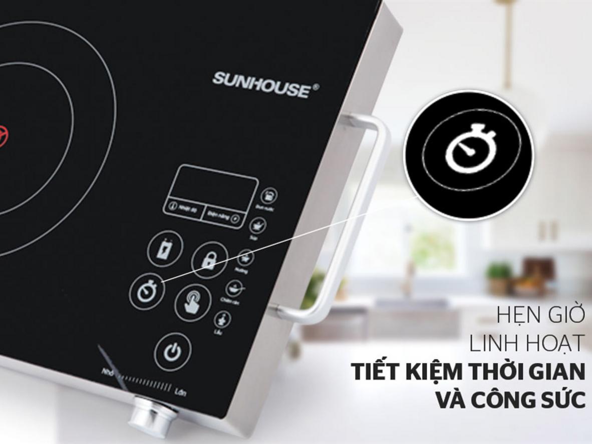 Bảng điều khiển cảm ứng kết hợp núm vặn dễ dùng.