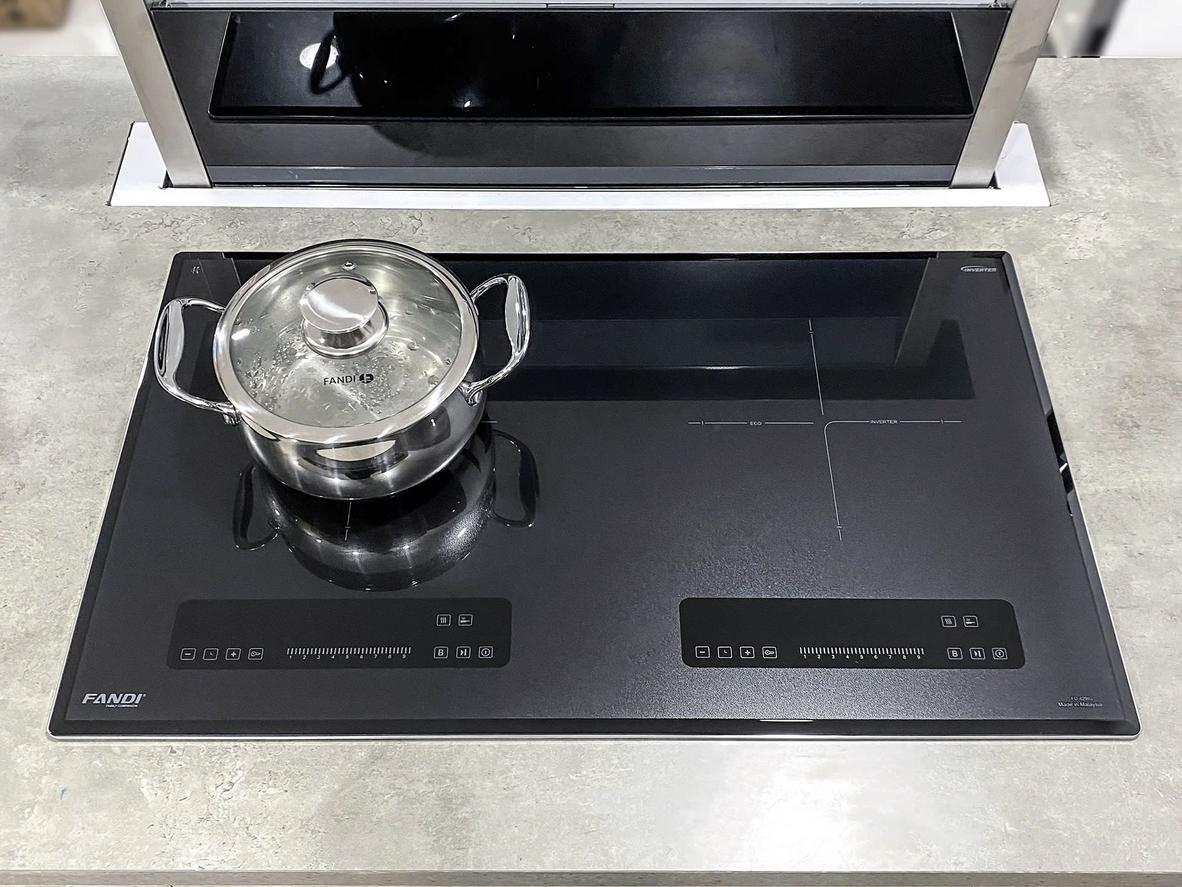 2 vùng nấu tiện lợi cho gia đình bận rộn.