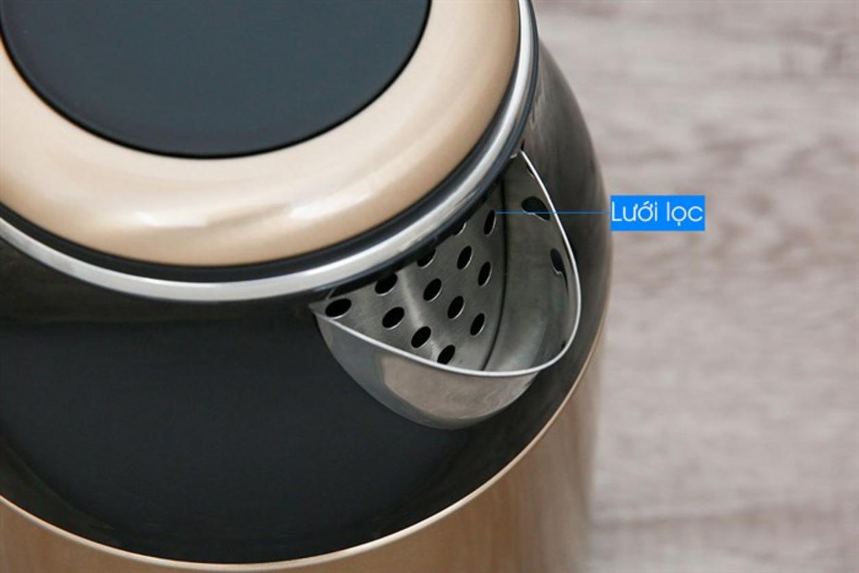 Đế xoay 360 độ giúp thao tác linh hoạt và tiện lợi.