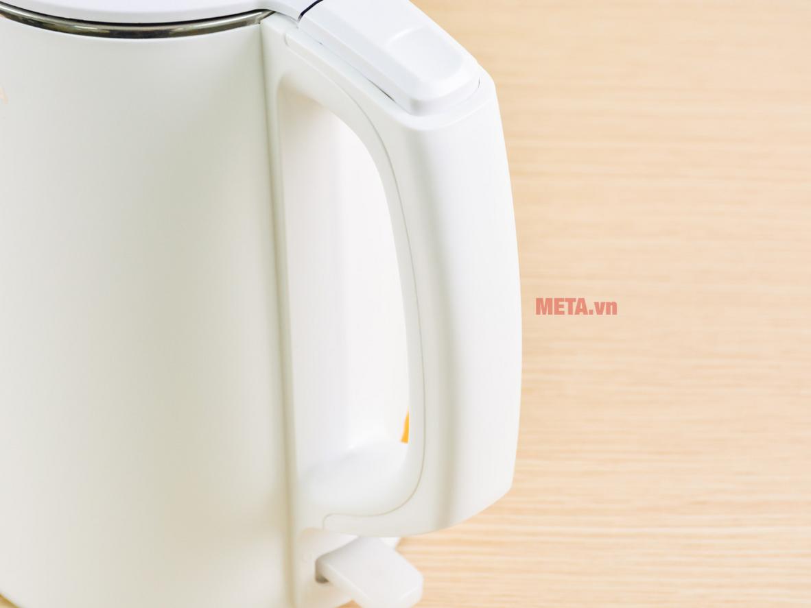 Ruột Inox 304 và vỏ PP cao cấp giúp sử dụng an tâm hơn.