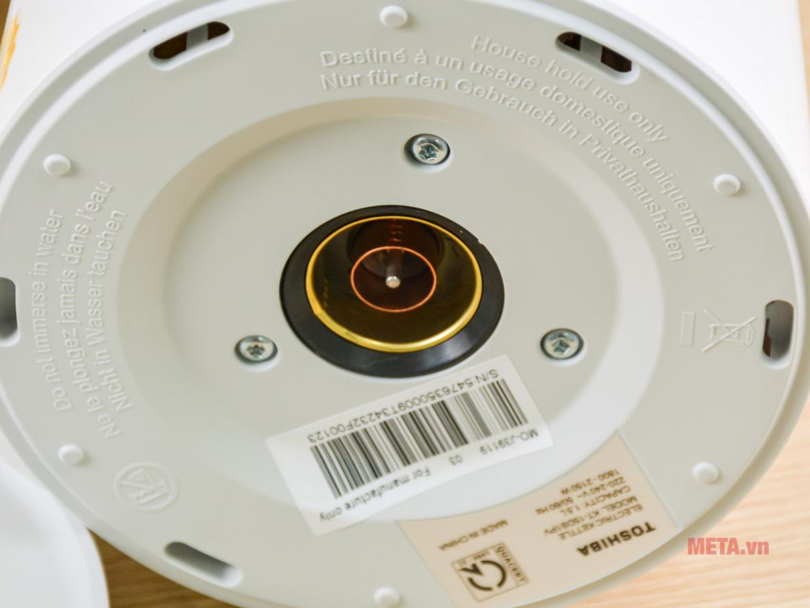 Ruột Inox 304 và vỏ PP cao cấp giúp sử dụng an tâm hơn.
