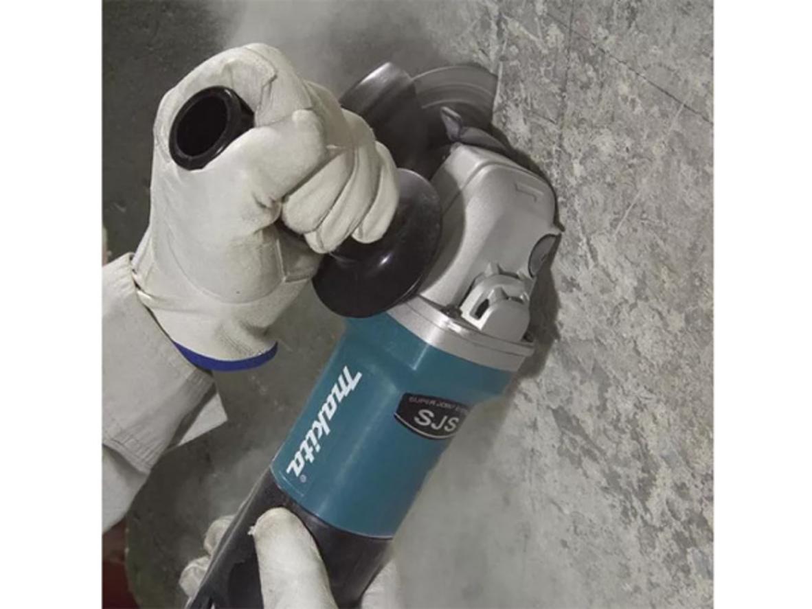 BL Motor trên Makita DGA406RTE giúp tăng độ bền và độ mượt khi vận hành.