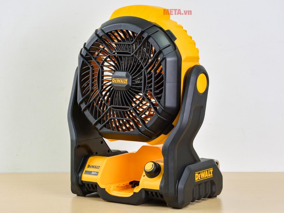 Bộ 2 pin 2.0Ah và sạc đi kèm trong phiên bản D2.