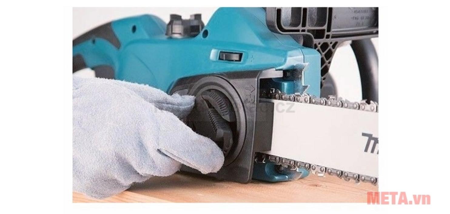 Bơm dầu tự động và thiết kế dễ kiểm soát