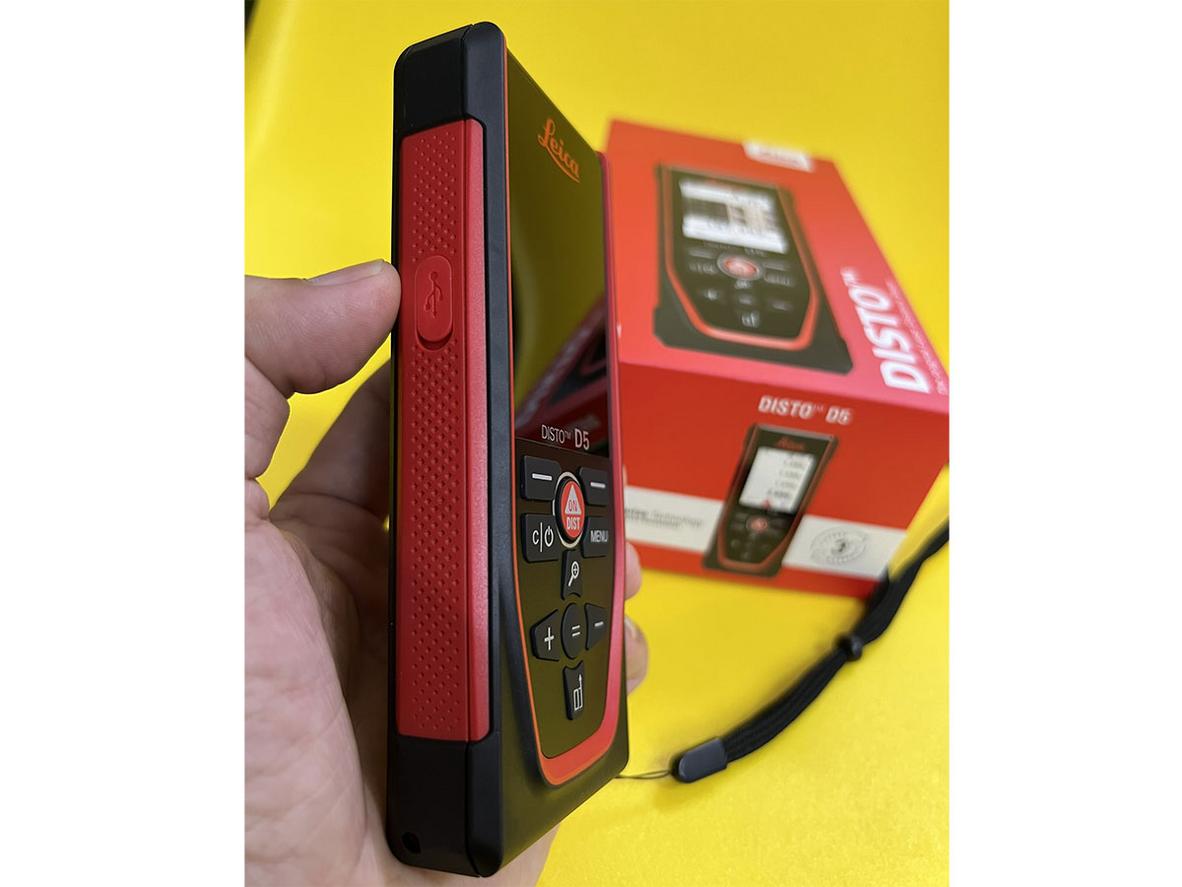 Camera zoom 4x giúp bắt mục tiêu rõ hơn ngoài trời