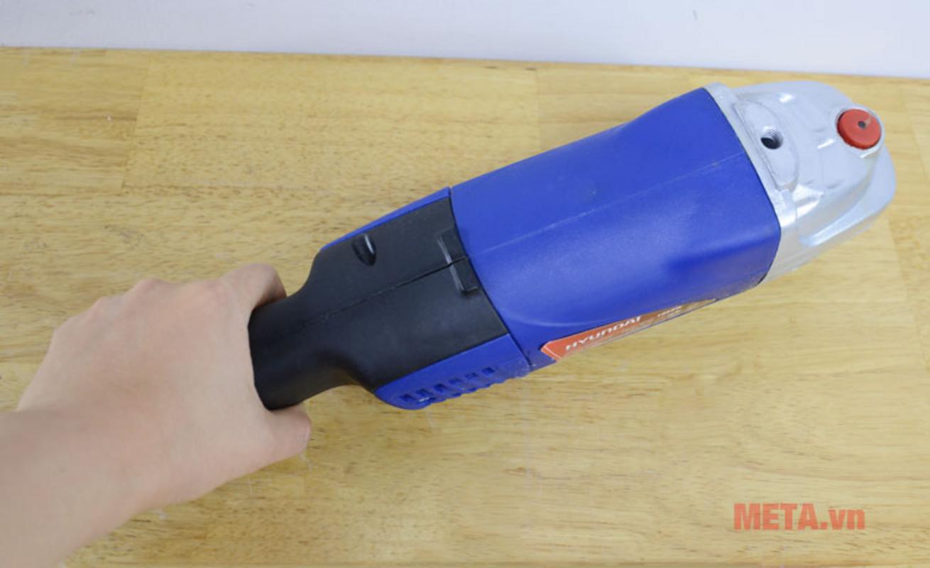 Công suất 1.050W hỗ trợ mài cắt ổn định