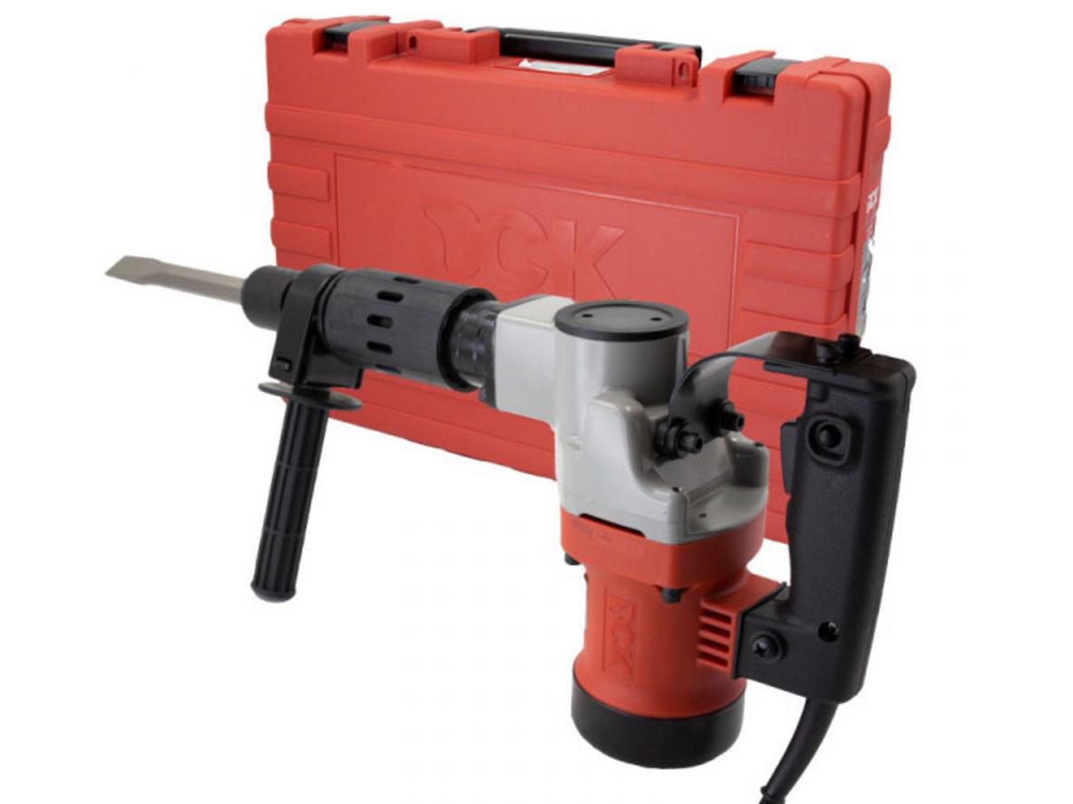 Công suất 1.050W giúp máy đục phá mạnh và ổn định.