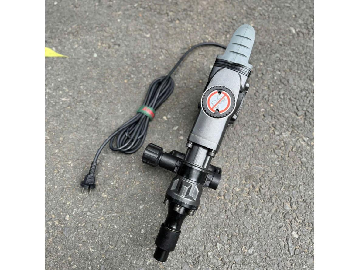 Công suất 1.350W cho lực đục mạnh và ổn định.