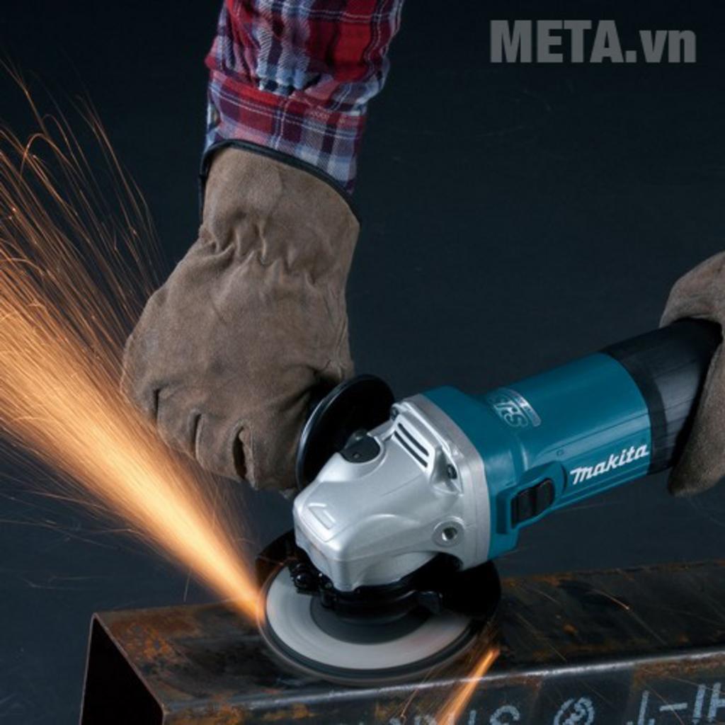 Công suất 1.400W cho khả năng mài cắt mạnh mẽ