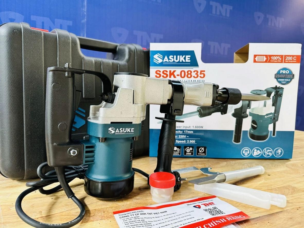Công suất 1.600W giúp đục mạnh và ổn định.