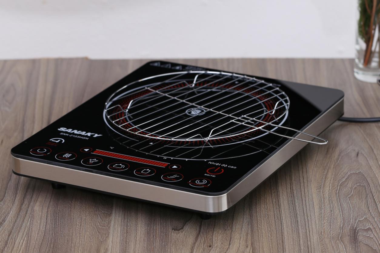 Công suất 2000W giúp nấu nhanh hơn.