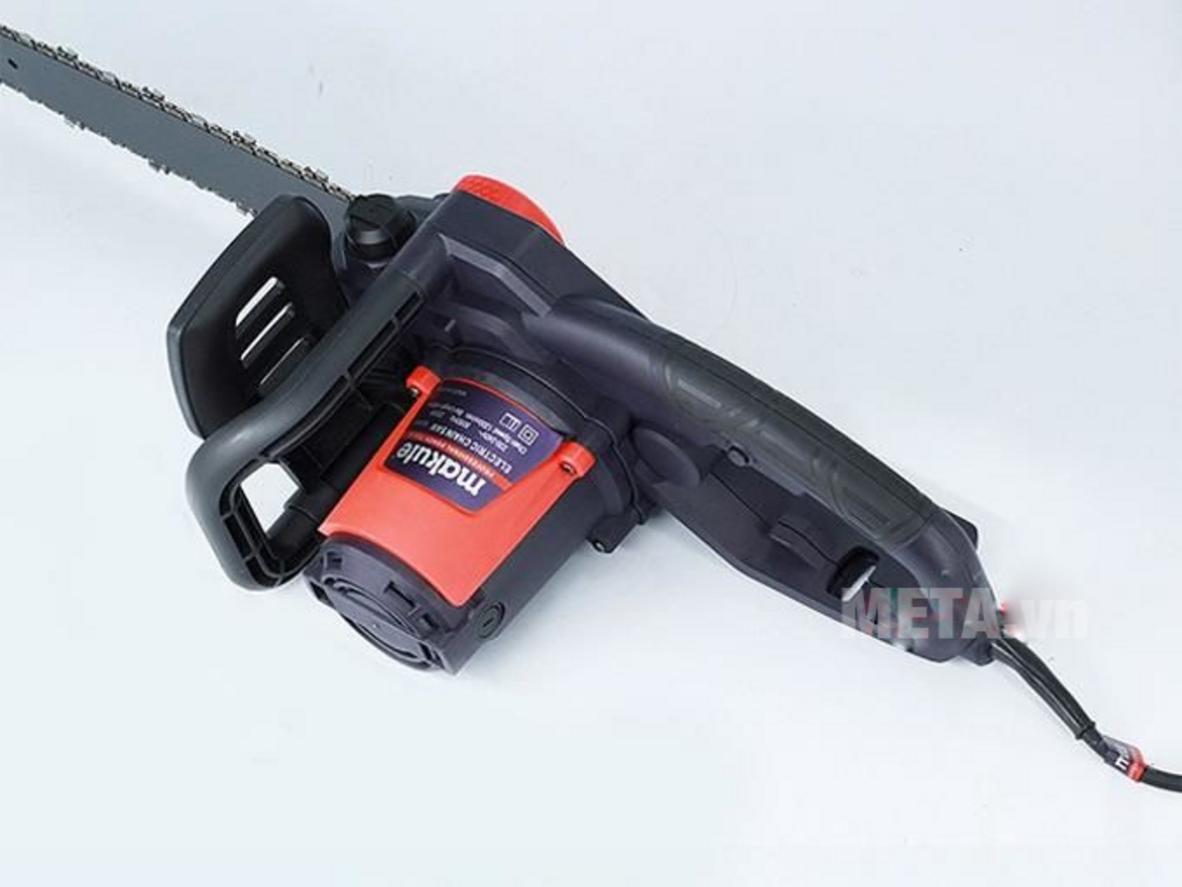 Công suất 2200W cho khả năng cắt mạnh mẽ.