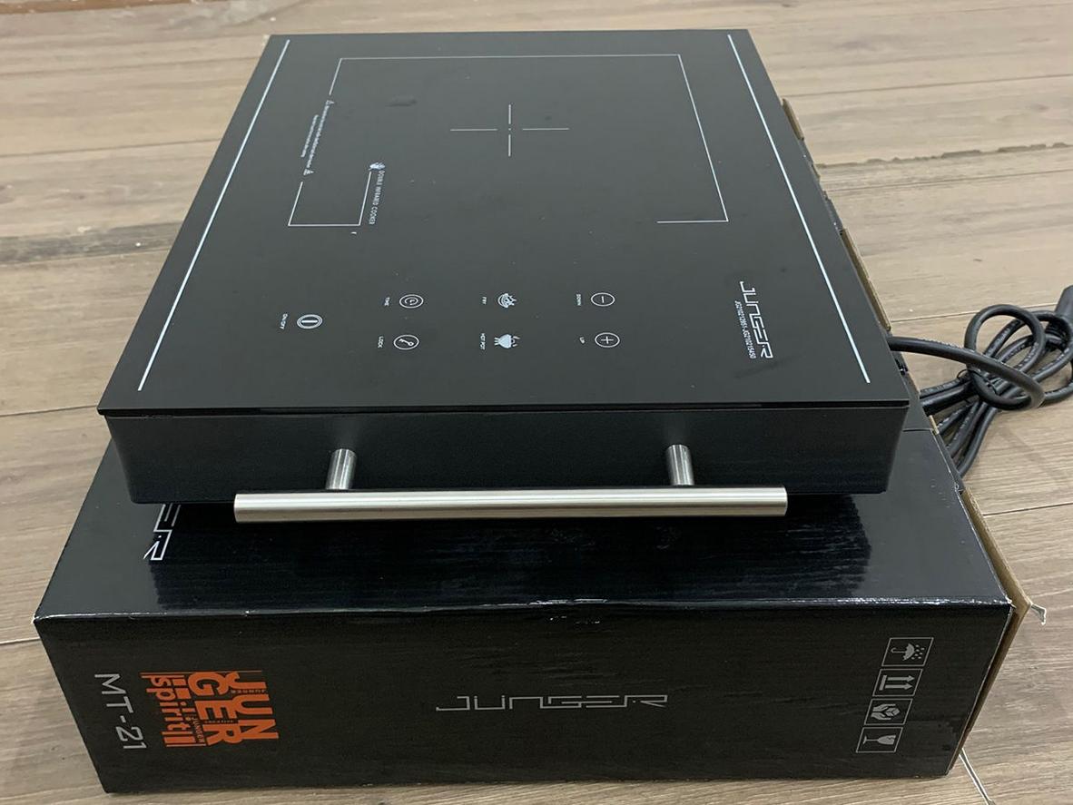 Công suất 2.200W giúp nấu nhanh và hiệu quả.