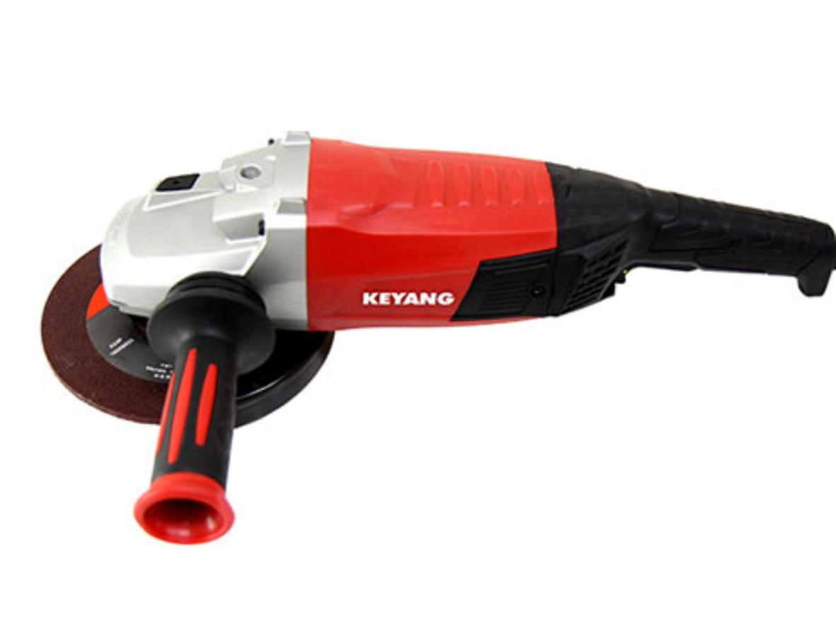 Công suất 2.200W cho hiệu năng cắt mài nặng