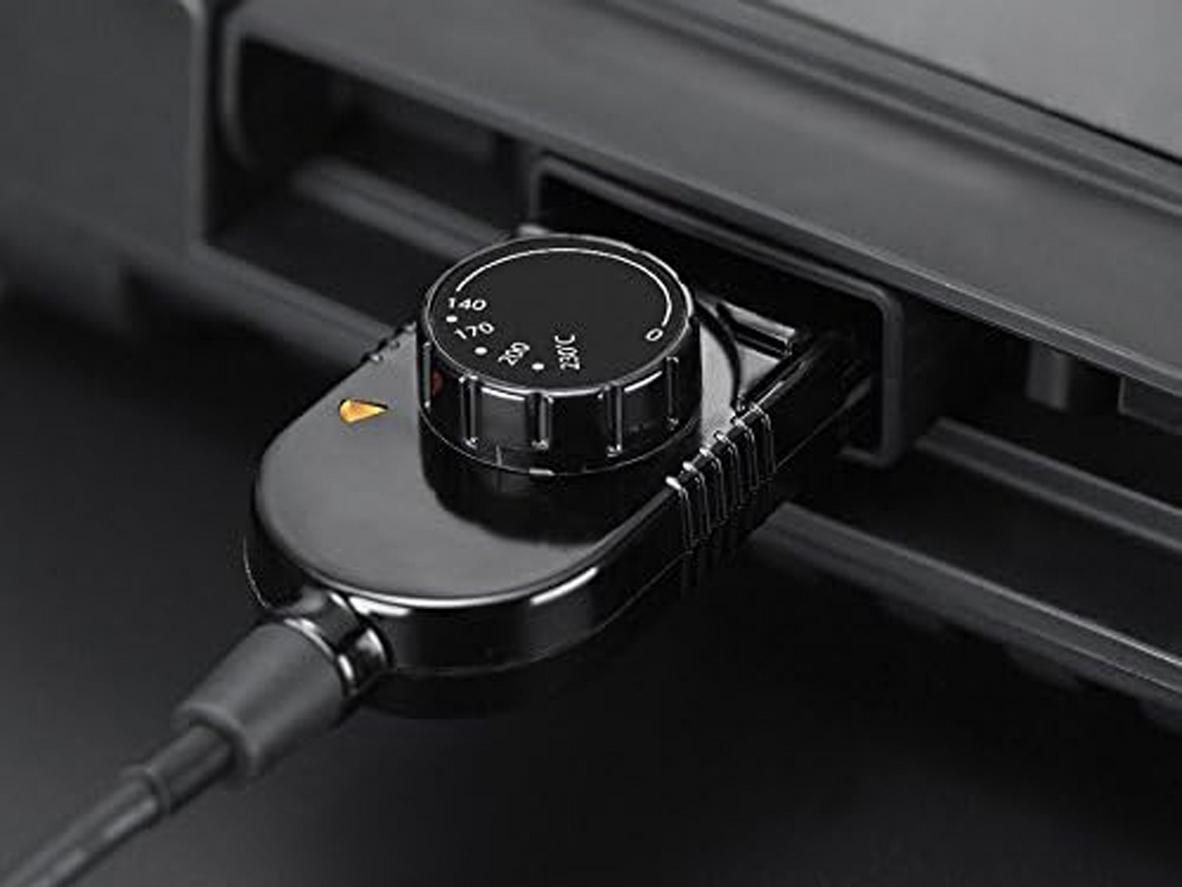 Công suất 2400W cho khả năng nướng nhanh và ổn định.