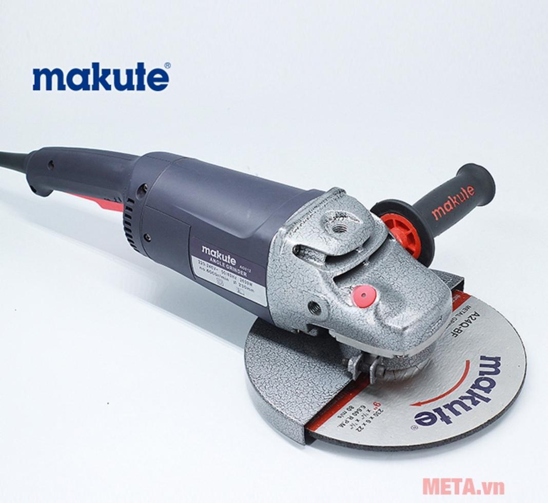 Công suất 2.600W cho hiệu suất cắt mài mạnh mẽ