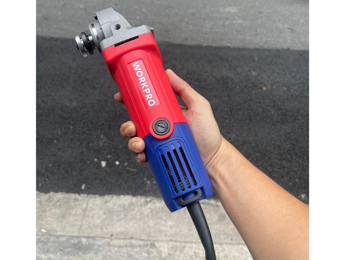 Công suất 680W mang lại hiệu năng mài cắt ổn định.