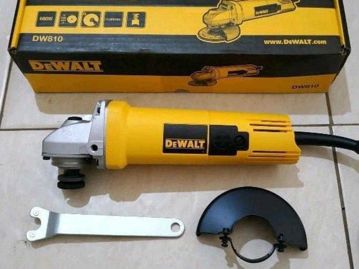 Công suất 710W giúp máy mài cắt ổn định, đủ lực cho công việc thường ngày.