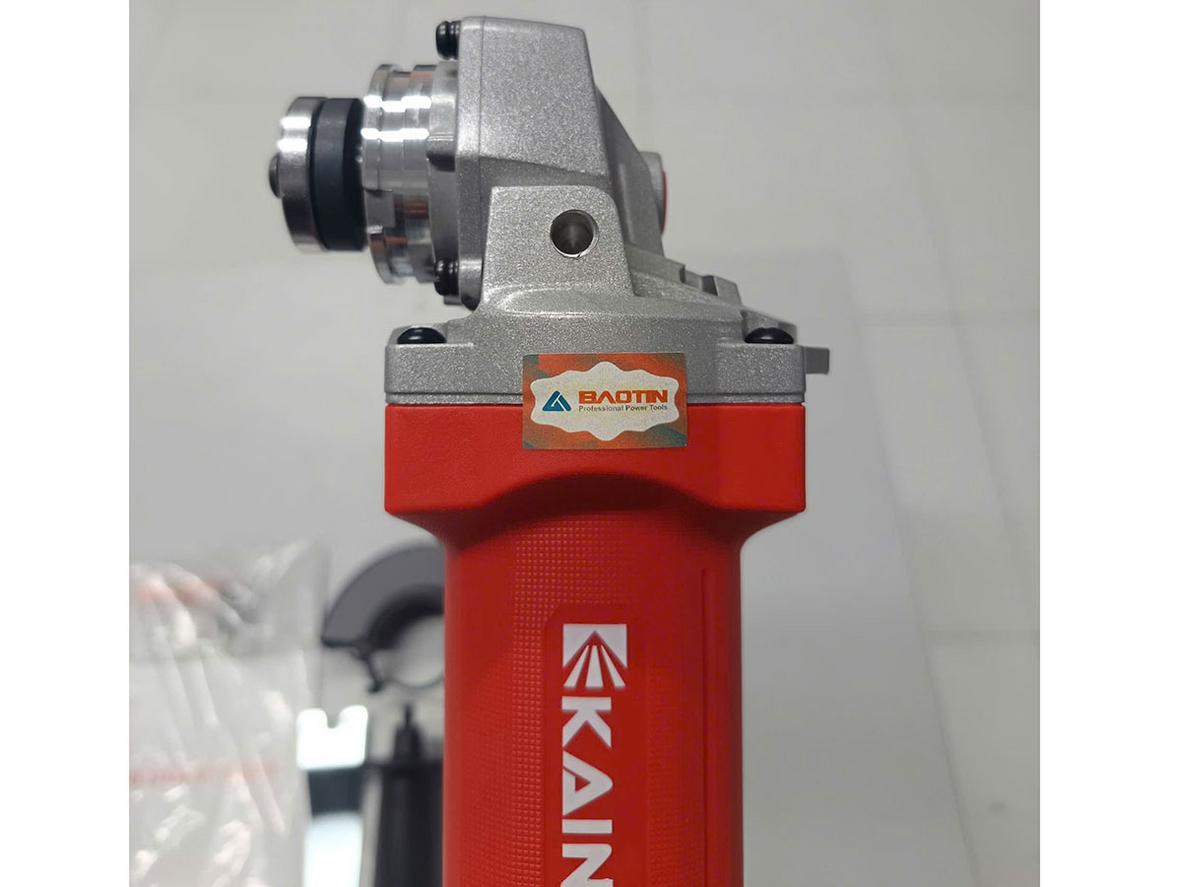 Công suất 850W cho công việc cắt mài hằng ngày.