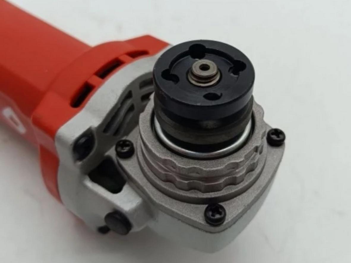 950W và 12.000 vòng/phút cho tốc độ mài cắt nhanh, dứt khoát