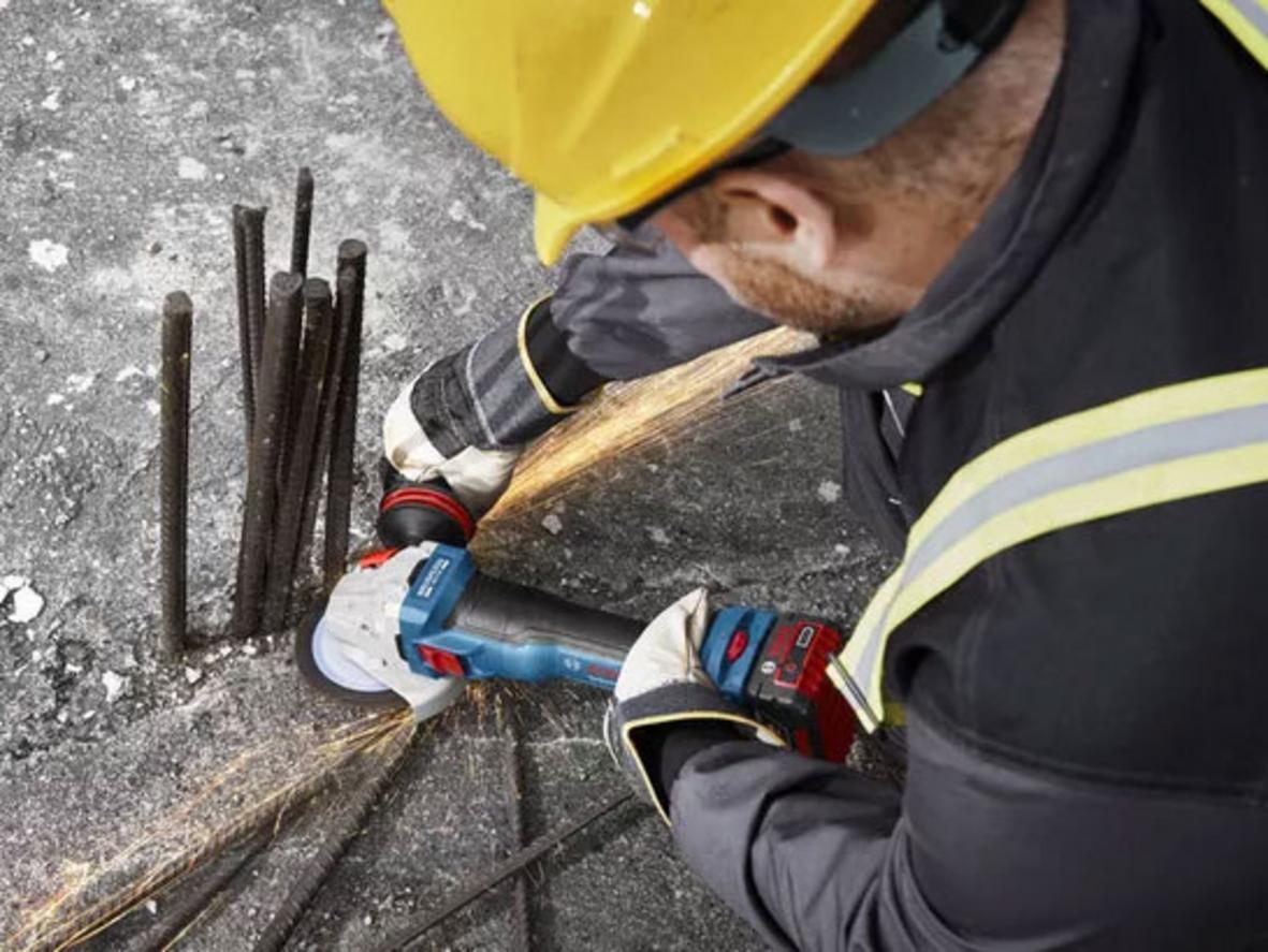 Thiết kế gọn và công tắc trượt hỗ trợ thao tác an toàn.