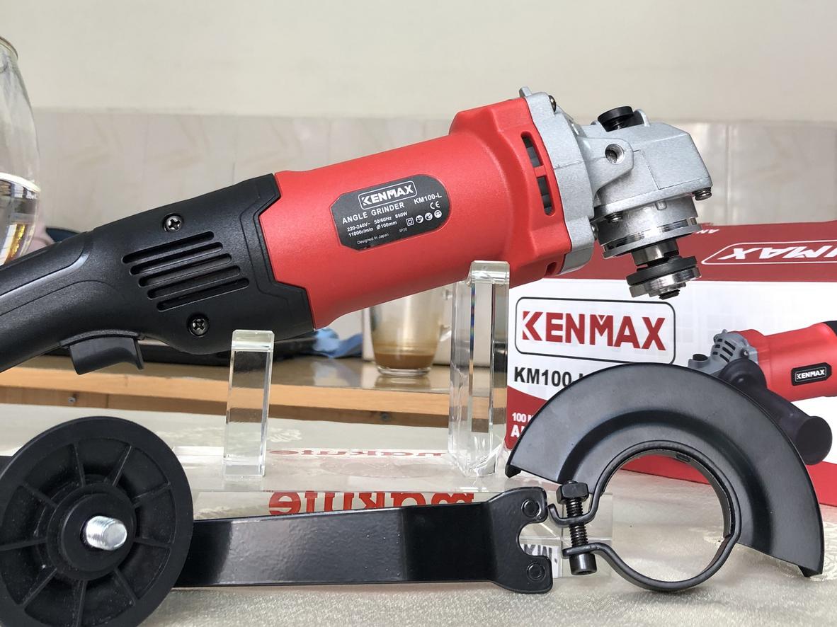 Đá 100mm và đuôi dài giúp thao tác chắc tay