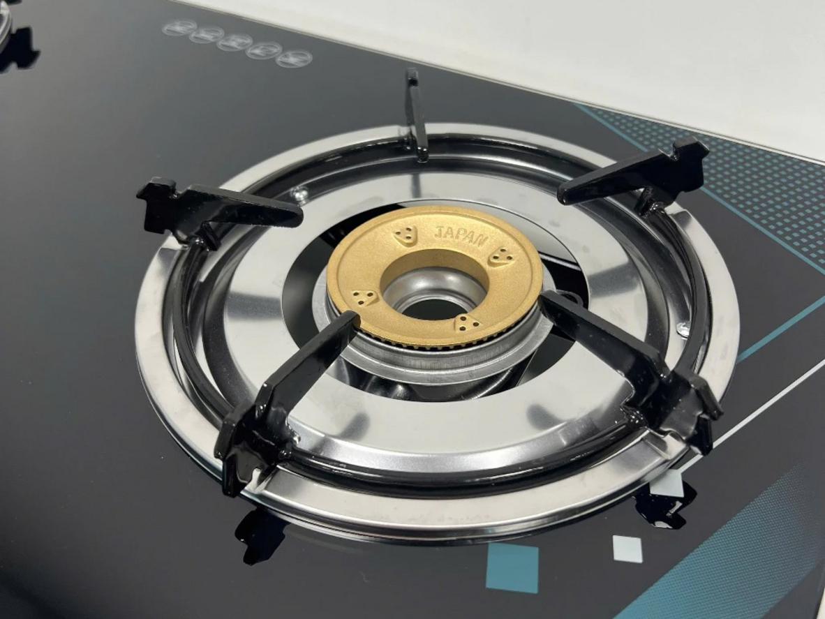 Đánh lửa Magneto và kiềng thép tráng men bền chắc.