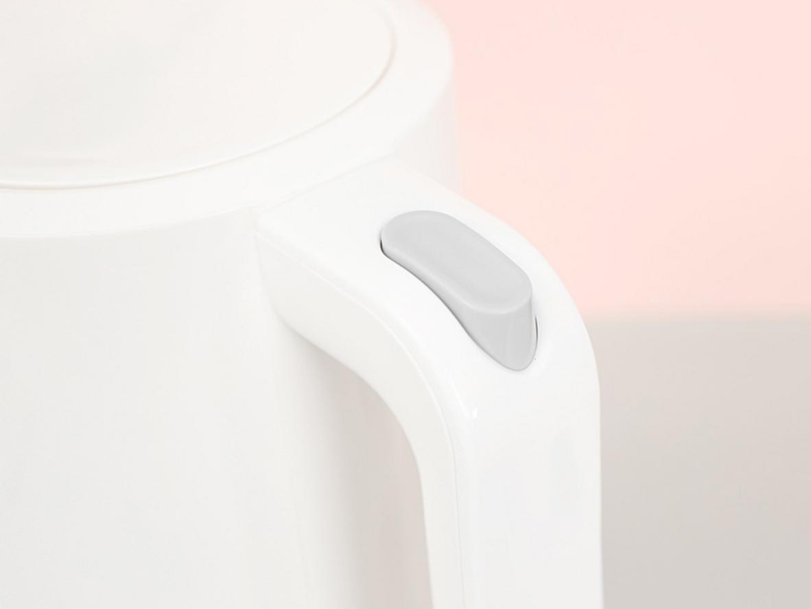 Đế Strix xoay 360 độ và cột hiển thị mực nước tăng tiện lợi khi dùng.