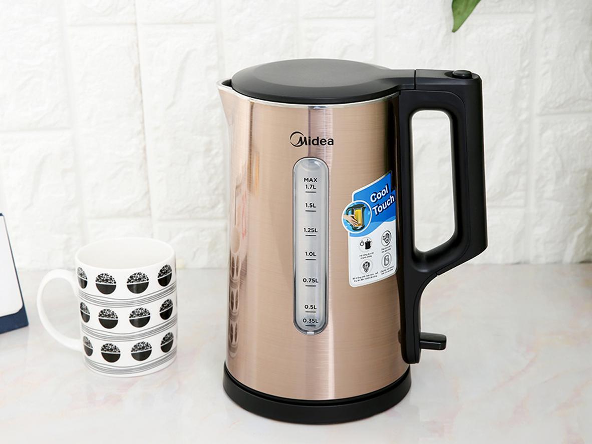 Đế tiếp điện Strix giúp thao tác ổn định và tiện lợi.
