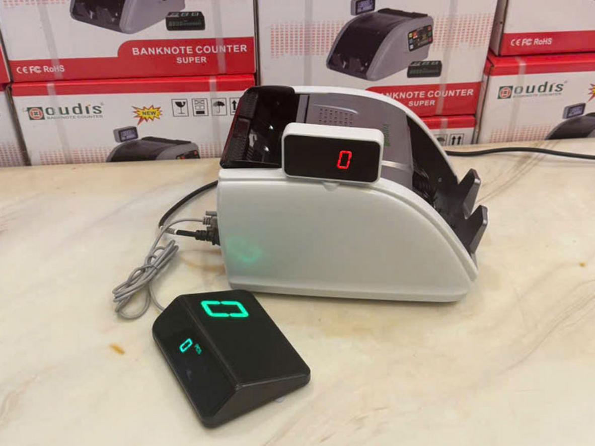 Tốc độ đếm 1.200 tờ/phút hỗ trợ xử lý tiền mặt nhanh hơn.