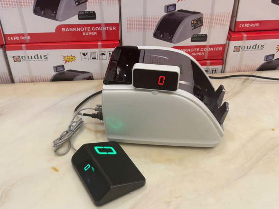 Tốc độ đếm 1.200 tờ/phút giúp xử lý tiền mặt nhanh hơn.