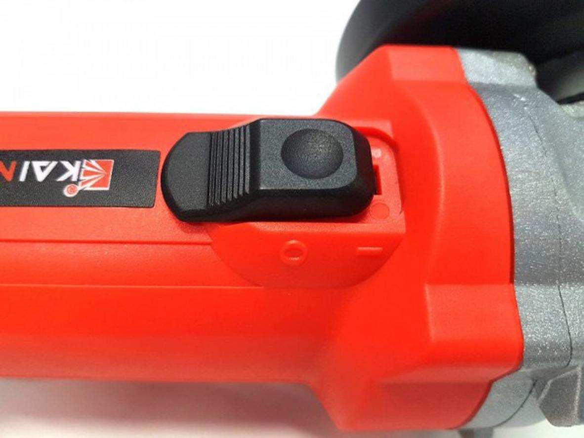 Đĩa 100mm và công tắc hông giúp thao tác tiện hơn