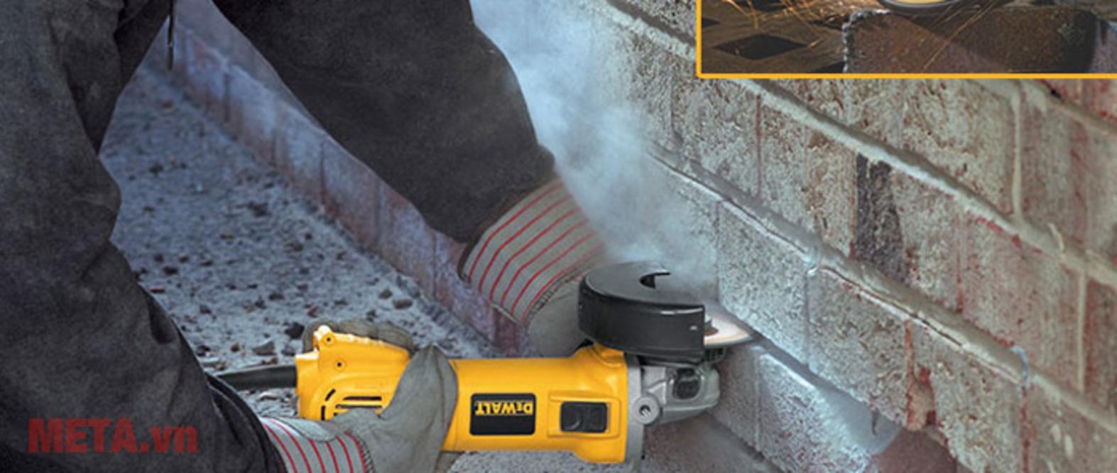 Đĩa 100mm và tốc độ cao cho khả năng mài cắt linh hoạt