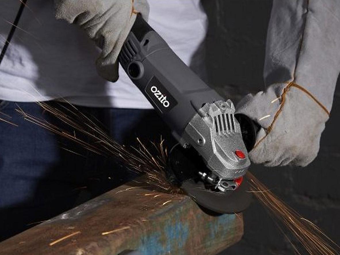 Đĩa 125mm và cốt M14 cho thao tác linh hoạt, dễ thay đĩa