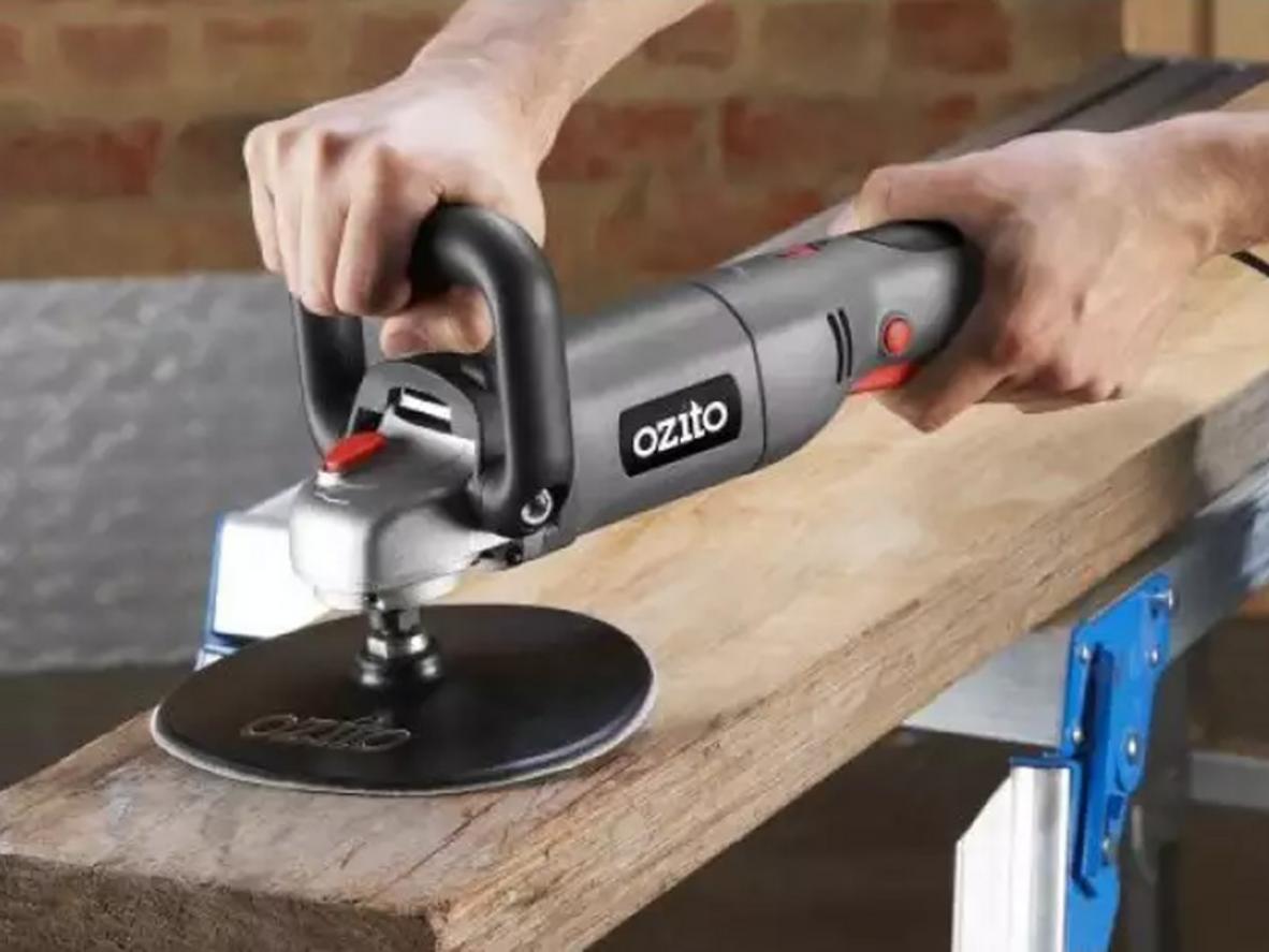 Đĩa 180mm và tốc độ linh hoạt giúp thao tác dễ kiểm soát
