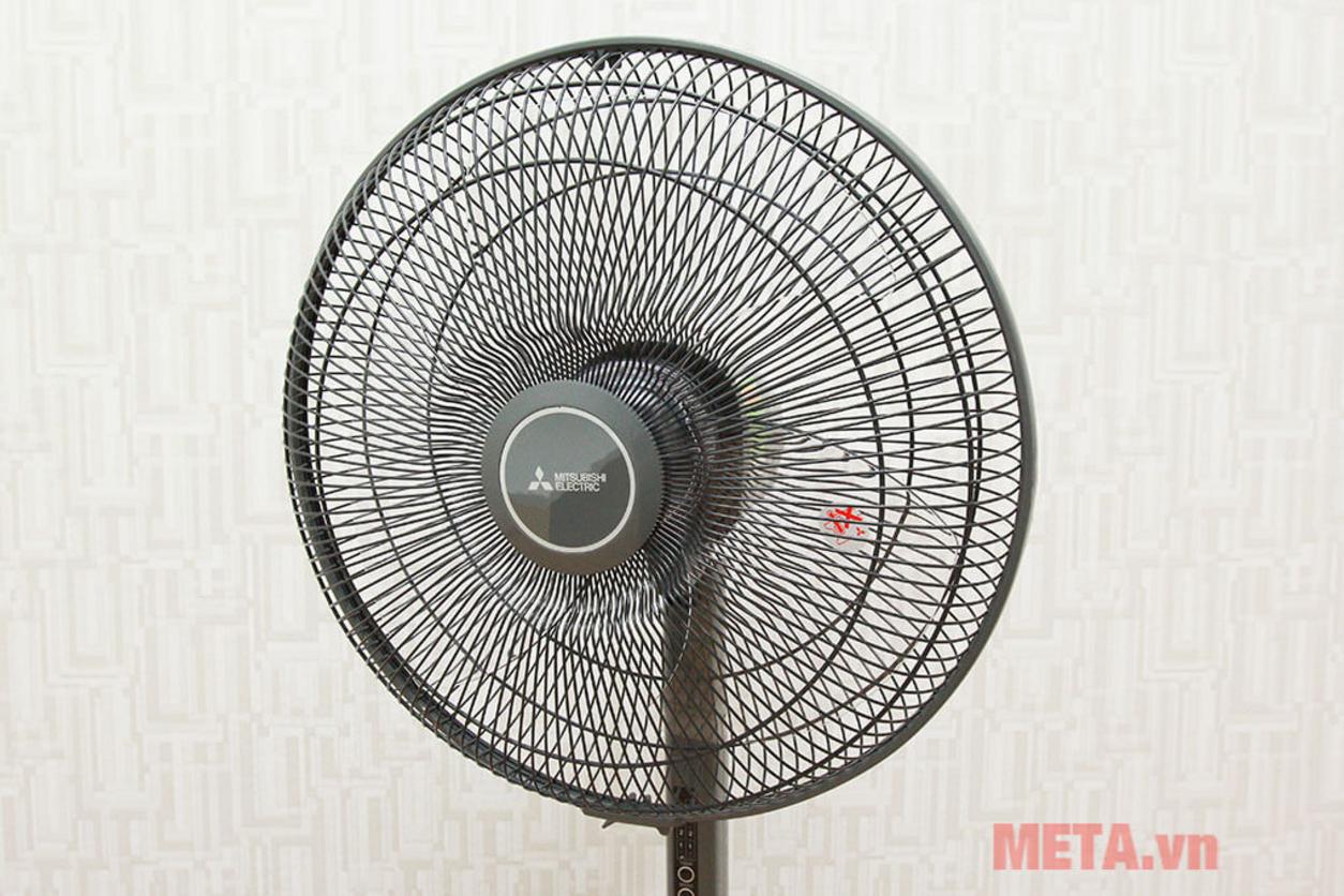 Điều khiển từ xa và hẹn giờ tiện dụng