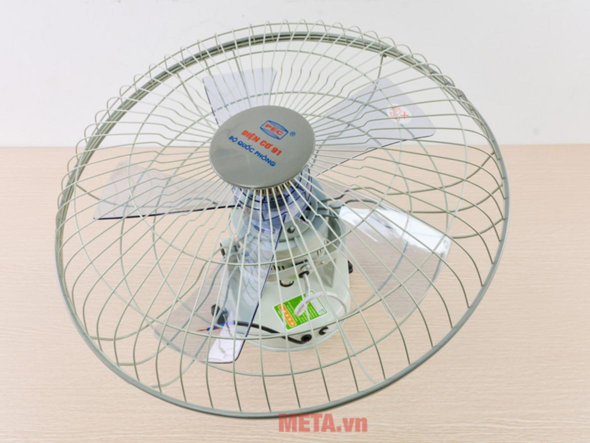 Điều khiển từ xa giúp thao tác nhanh và tiện hơn.