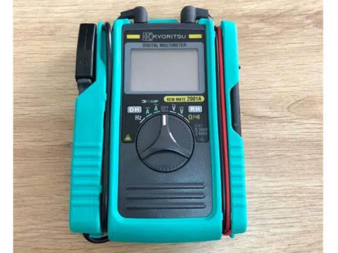 Cảm biến kẹp AC/DC giúp đo dòng nhanh và an toàn hơn.