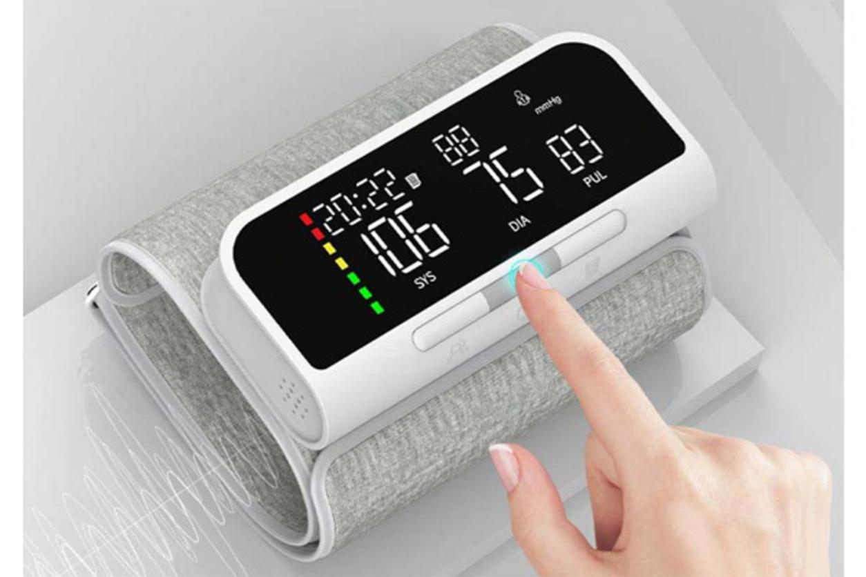 Đo huyết áp và nhịp tim nhanh, tiện cho nhu cầu theo dõi tại nhà.