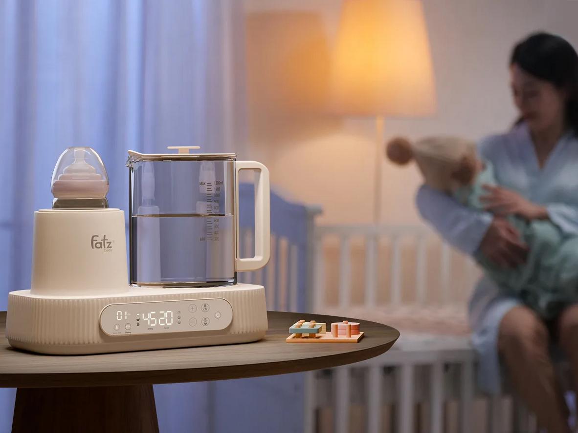 Khoang đun và hâm nước hỗ trợ giữ nước luôn sẵn sàng cho cữ sữa của bé.