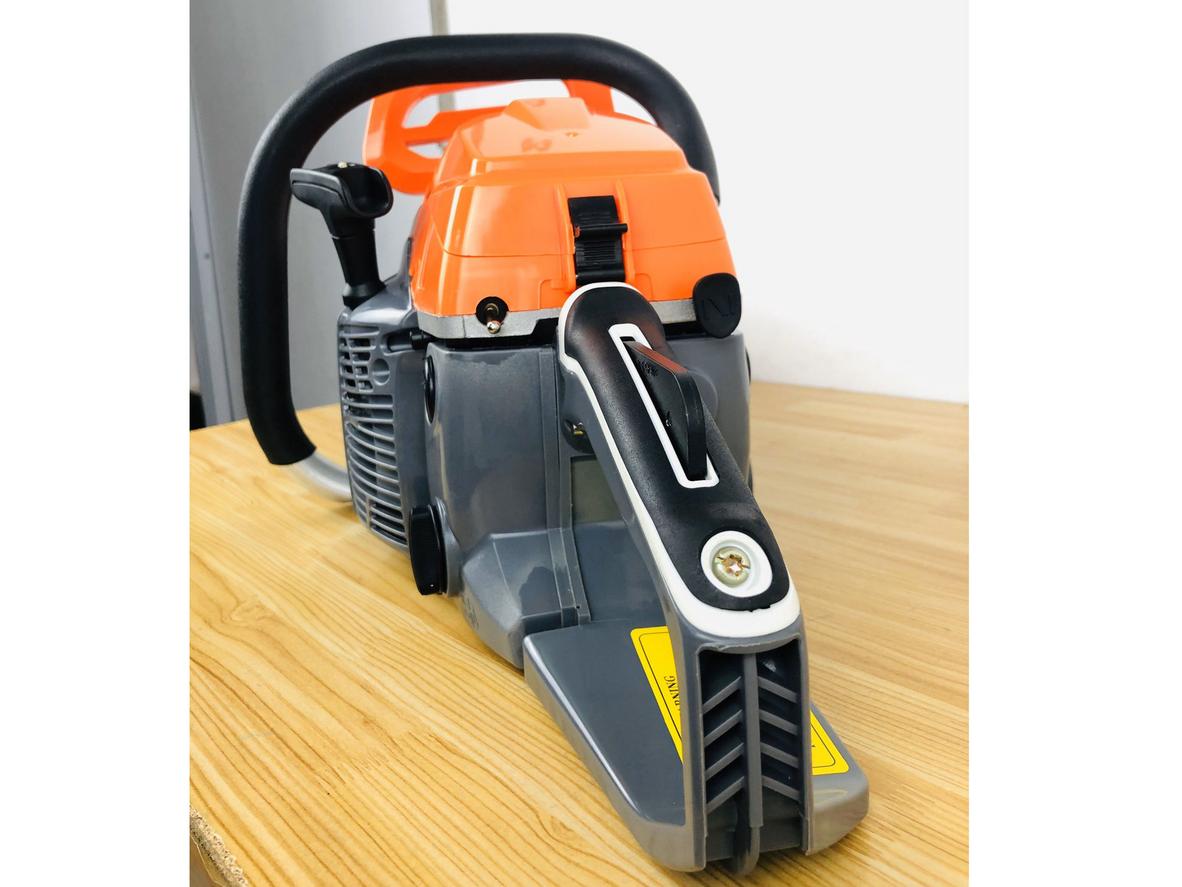 Động cơ 2 thì 1.850W giúp cắt khỏe và ổn định.