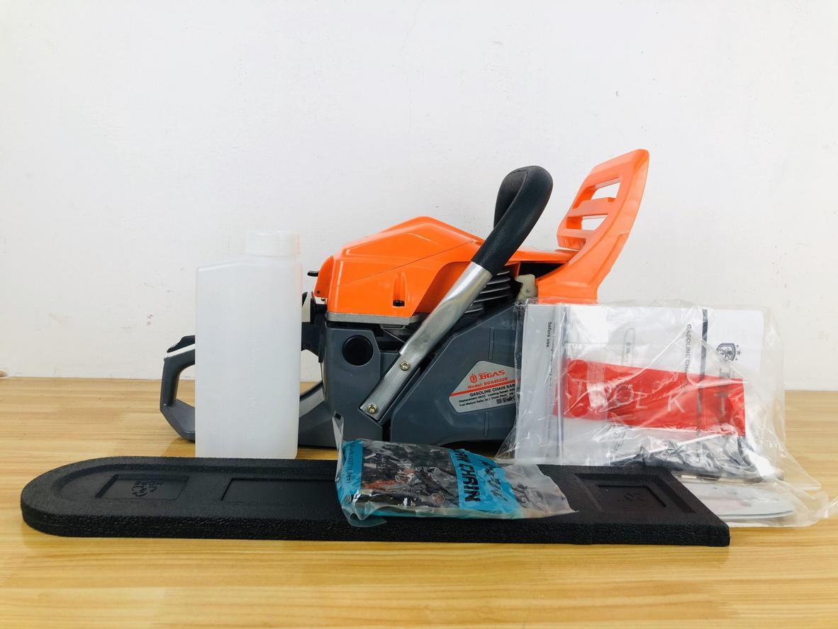 Động cơ 2 thì 45cc cho lực cắt mạnh và ổn định.