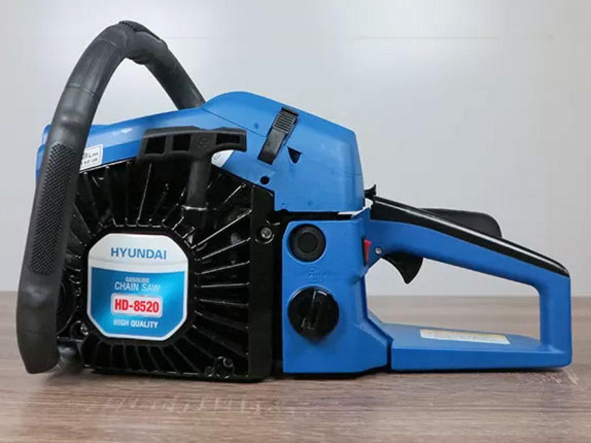 Động cơ 52cc cho khả năng cắt khỏe và ổn định.